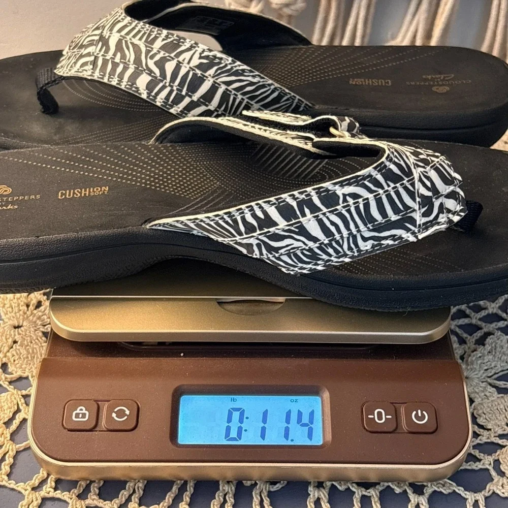 Clarks Cloudsteppers Flip Flops Womens sz 9M Black White Zebra Comfort summer